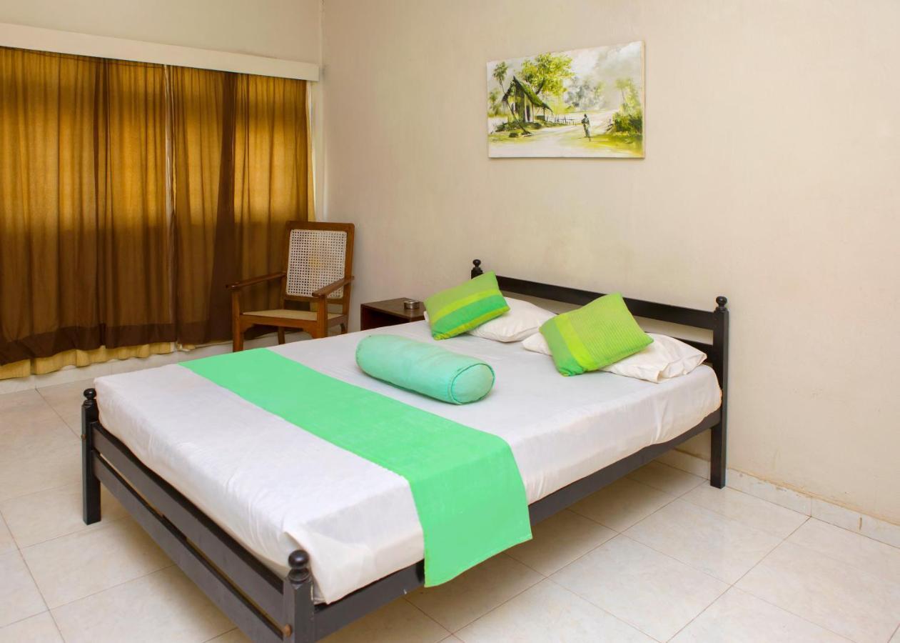 Ranveli Beach Resort Dehiwala-Mount Lavinia Exterior photo